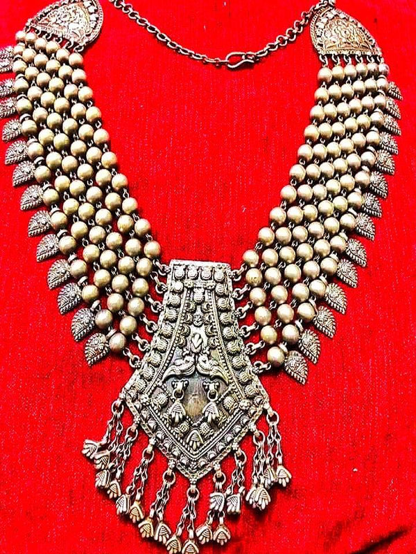 Handcrafted Statement Silver Neckpiece - Vaarasa